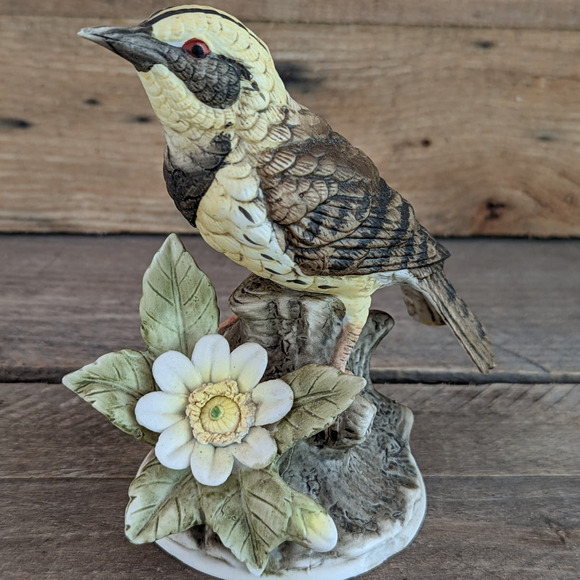 Vintage Porcelain Royal Crown Meadowlark Bird Figurine J Byron - Picture 1 of 10